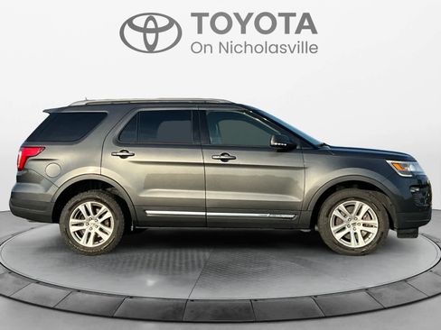 Used 2019 Ford Explorer XLT w/ Equipment Group 202A AWD/4WD image 6