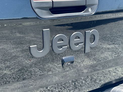 Used 2025 Jeep Gladiator Sport AWD/4WD image 13