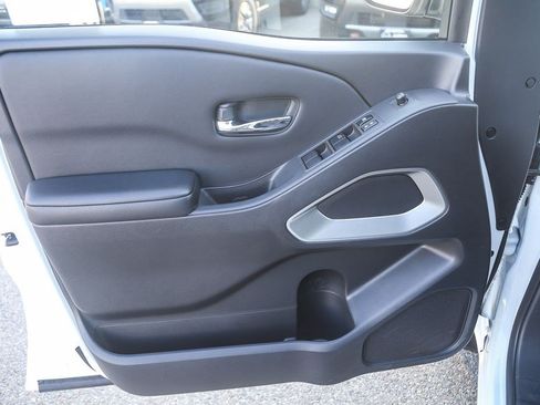 Used 2025 Nissan Frontier SV RWD image 19
