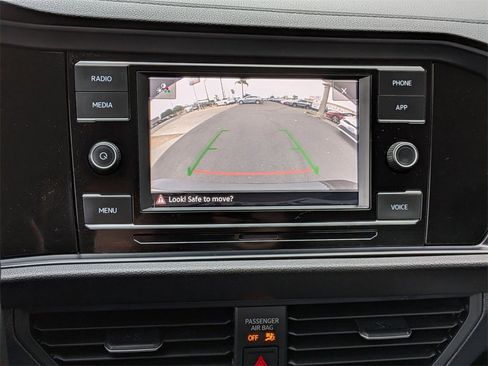 Used 2024 Volkswagen Jetta SE image 18