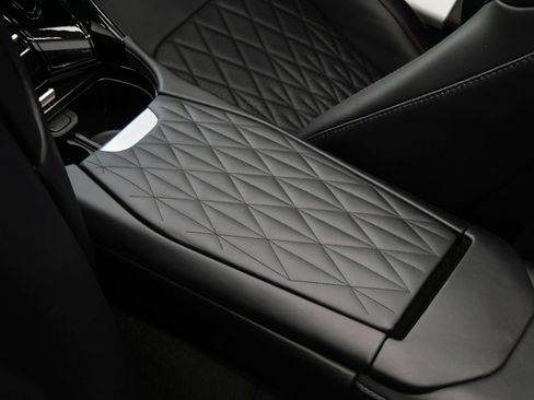 Used 2025 Aston Martin DB12 Convertible RWD image 30