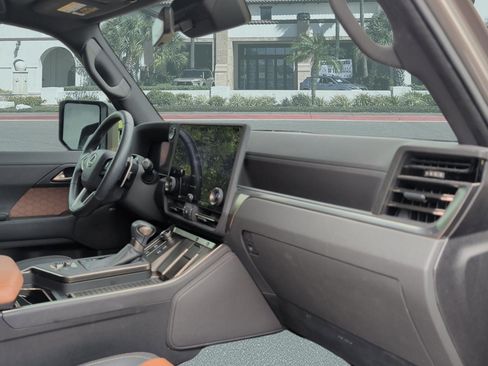 Used 2024 Lexus GX 550 w/ Cold Area Package AWD/4WD image 29