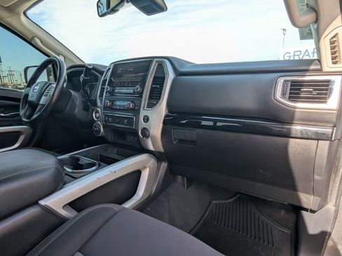 Used 2021 Nissan Titan SV w/ SV Convenience Package image 24