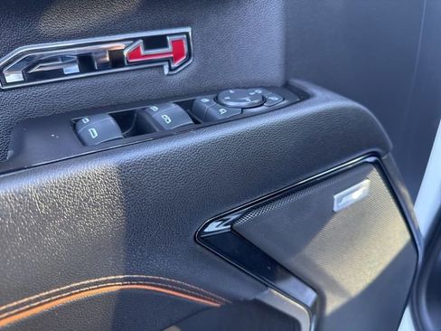 Used 2022 GMC Sierra 1500 AT4 w/ Technology Package AWD/4WD image 11