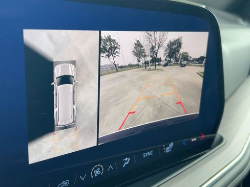 Certified 2025 Chevrolet Suburban Z71 image 24