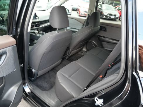 Used 2023 Nissan Rogue S AWD/4WD image 18