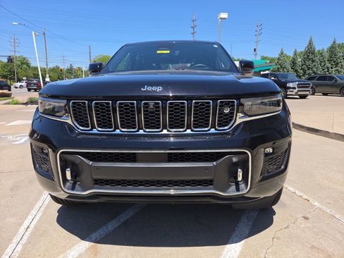 Certified 2023 Jeep Grand Cherokee Overland w/ Adv Protech Group III AWD/4WD image 5