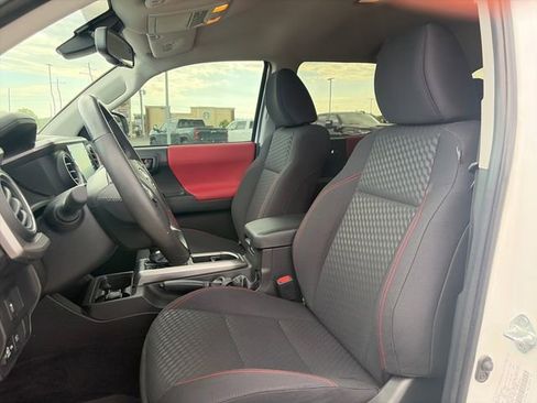 Used 2023 Toyota Tacoma SR5 w/ Technology Package AWD/4WD image 17