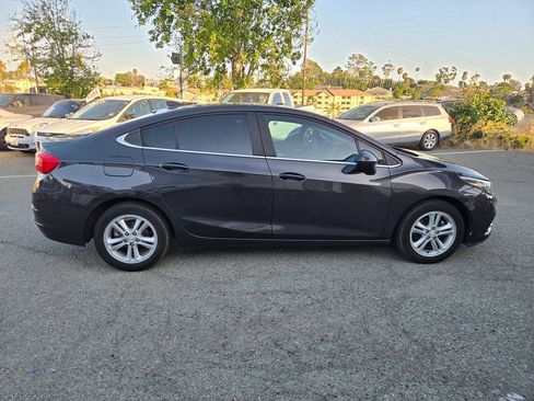Used 2017 Chevrolet Cruze LT FWD image 19