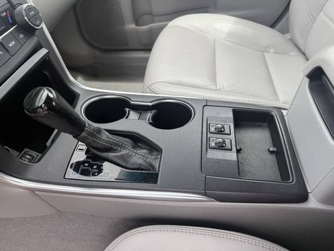 Used 2016 Toyota Camry XLE FWD image 8
