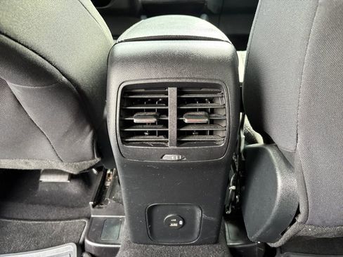 Used 2020 Ford Escape SE image 27