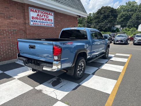 Used 2019 Toyota Tacoma TRD Off-Road AWD/4WD image 3
