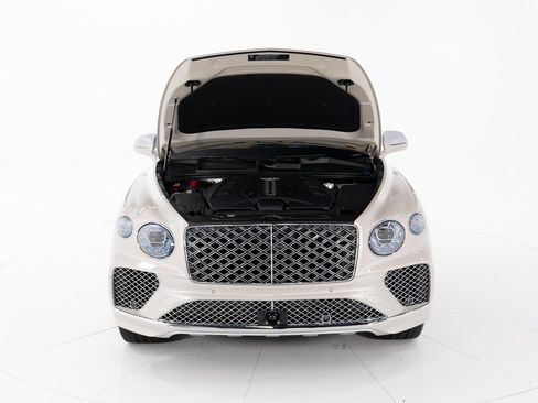 Certified 2025 Bentley Bentayga Extended Wheelbase image 48