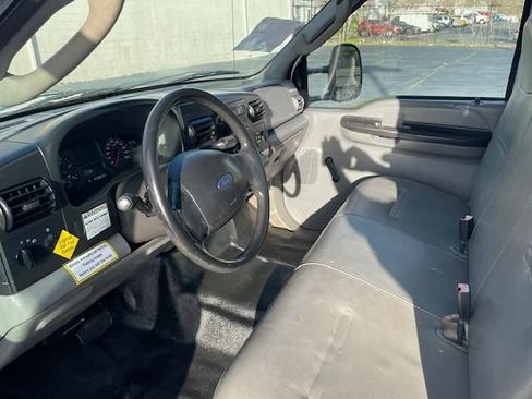 Used 2007 Ford F550 2WD Regular Cab Super Duty image 12