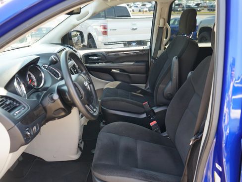 Used 2019 Dodge Grand Caravan SE w/ UConnect Hands-Free Group FWD image 10
