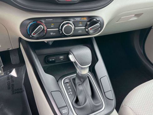 Certified 2025 Kia Soul LX w/ LX Technology Package FWD image 20
