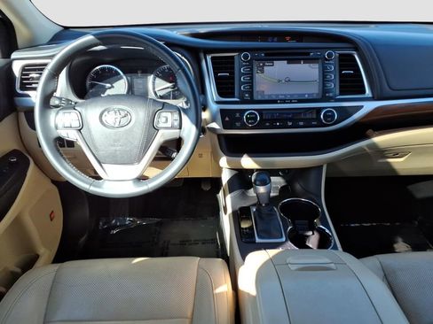 Used 2016 Toyota Highlander Limited image 13
