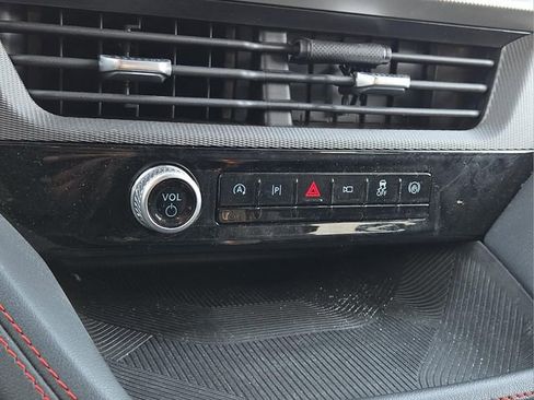 Used 2025 Ford Explorer ST-Line w/ ST-Line Street Pack image 24