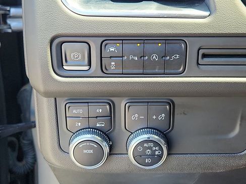 Certified 2021 GMC Yukon SLT w/ SLT Premium Package AWD/4WD image 26