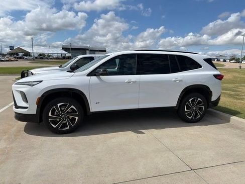 Used 2026 Buick Enclave Sport Touring FWD image 3