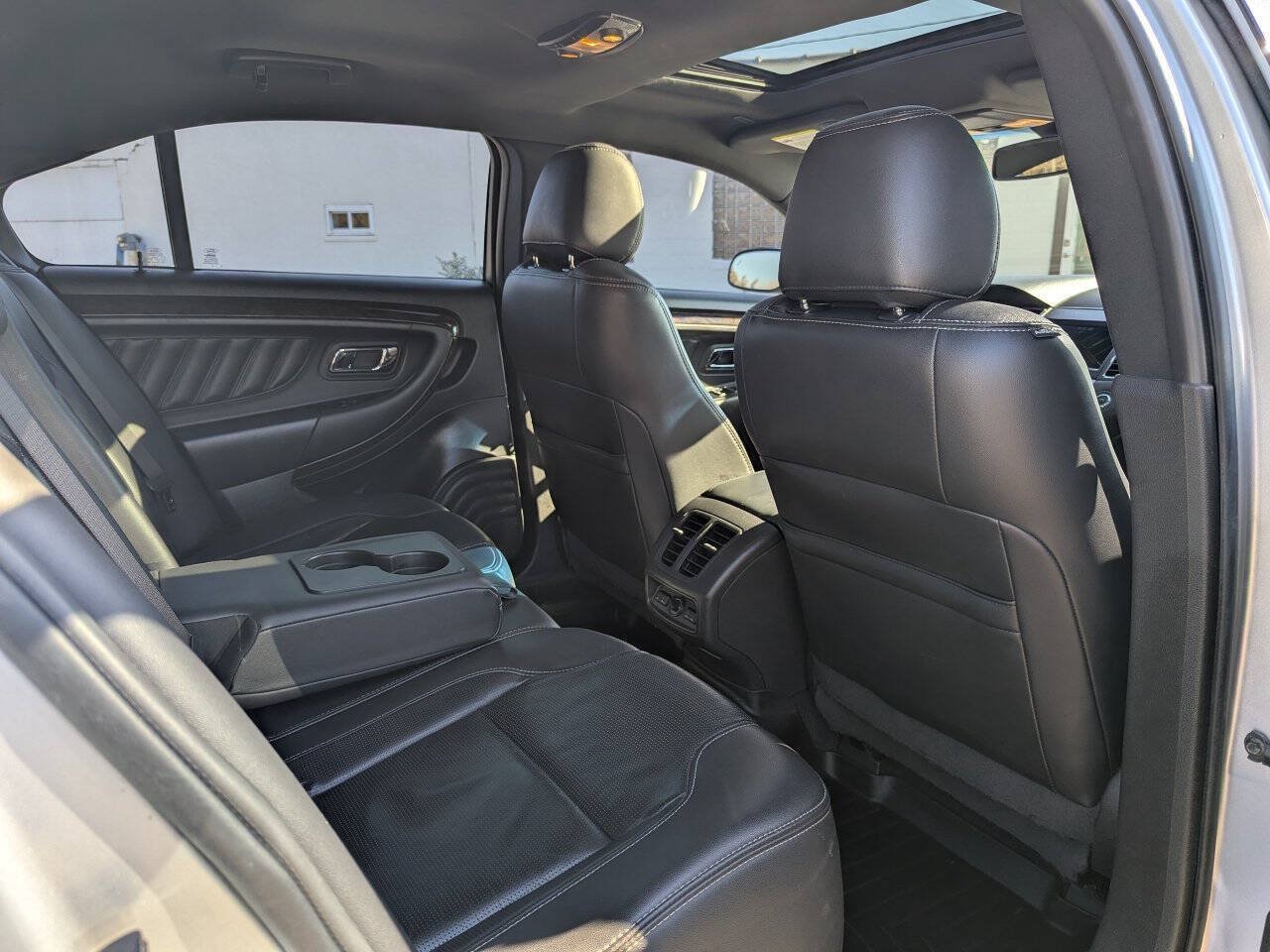 Used 2018 Ford Taurus Limited AWD/4WD image 18