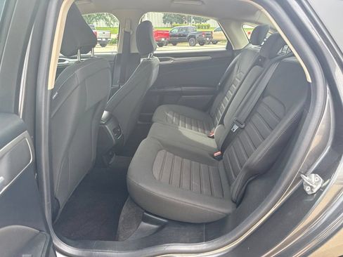 Used 2020 Ford Fusion SE FWD image 9