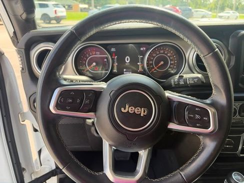 Used 2019 Jeep Wrangler Unlimited Sahara AWD/4WD image 9