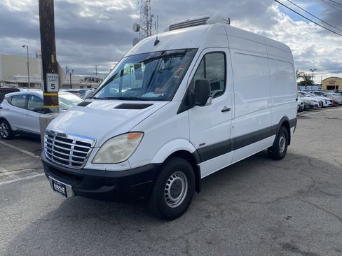 Used 2013 Freightliner Sprinter 2500 RWD image 24