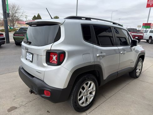 Used 2016 Jeep Renegade Latitude w/ Cold Weather Group AWD/4WD image 5