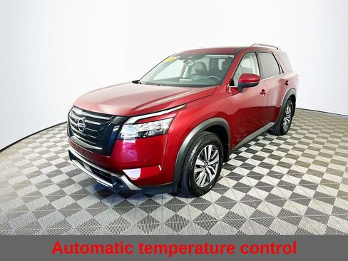 Certified 2023 Nissan Pathfinder SL w/ Black Appearance Package AWD/4WD image 7