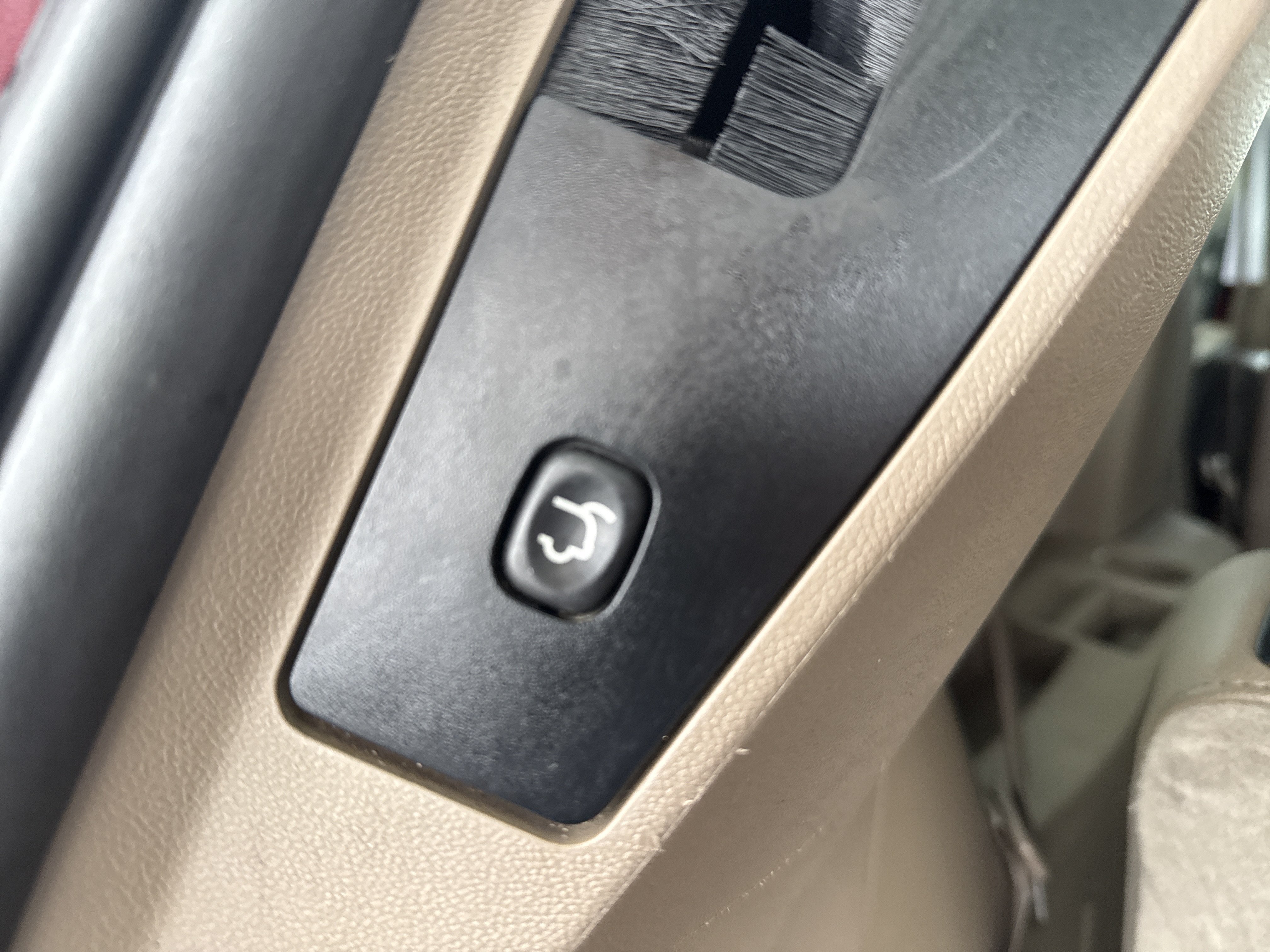 Used 2014 Chrysler Town & Country Touring-L w/ Driver Convenience Group FWD image 12