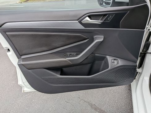 Used 2023 Volkswagen Jetta SE image 11