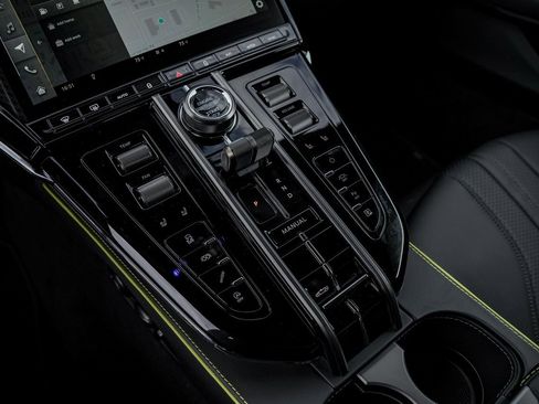 New 2026 Aston Martin V8 Vantage Roadster image 28