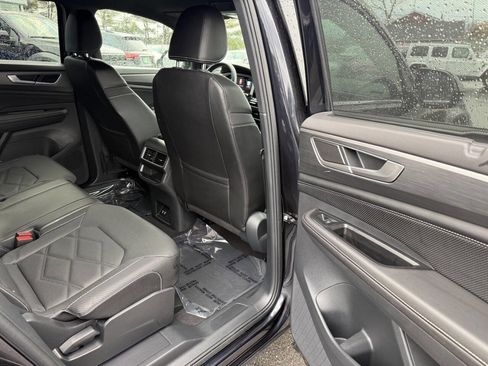 Used 2024 Volkswagen Atlas Cross Sport SE image 12