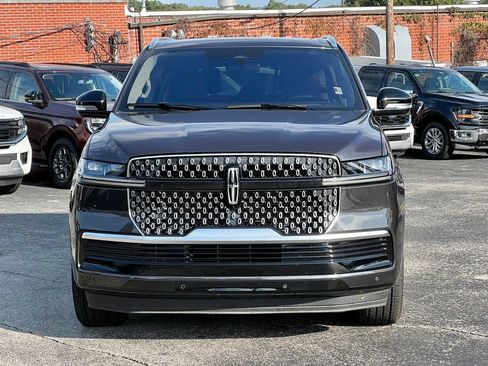 Used 2025 Lincoln Navigator Reserve AWD/4WD image 9