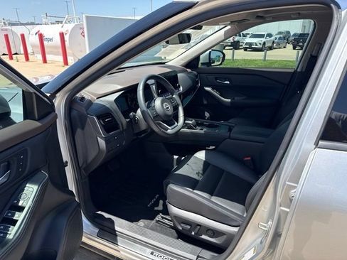Used 2023 Nissan Rogue SL w/ SL Premium Package FWD image 14
