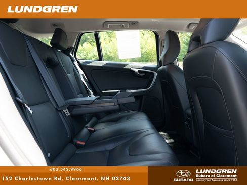 Used 2017 Volvo V60 T5 Premier w/ Convenience Package image 18