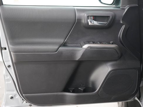 Used 2020 Toyota Tacoma TRD Sport AWD/4WD image 21