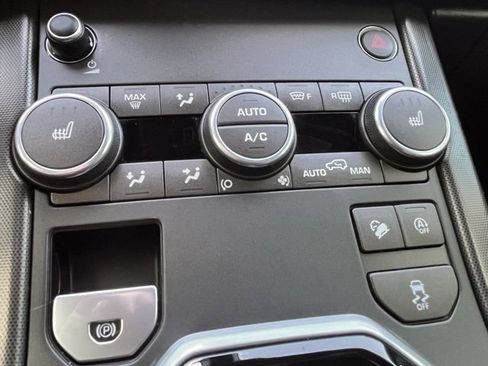Used 2019 Land Rover Range Rover Evoque SE Premium image 17