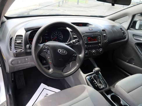 Used 2017 Kia Forte LX FWD image 6