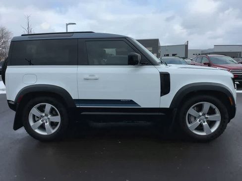 Used 2025 Land Rover Defender 90 S image 9