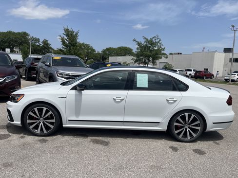 Used 2018 Volkswagen Passat GT FWD image 7