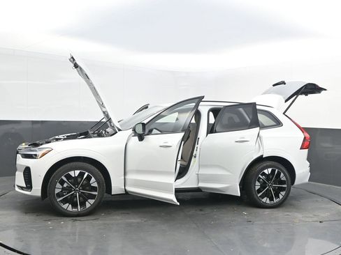 New 2026 Volvo XC60 B5 Plus w/ Protection Package Premier image 39