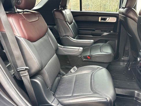 Used 2020 Ford Explorer Platinum w/ Premium Technology Package image 33