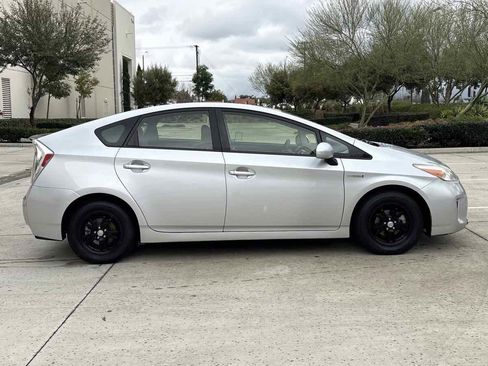 Used 2015 Toyota Prius Two image 2