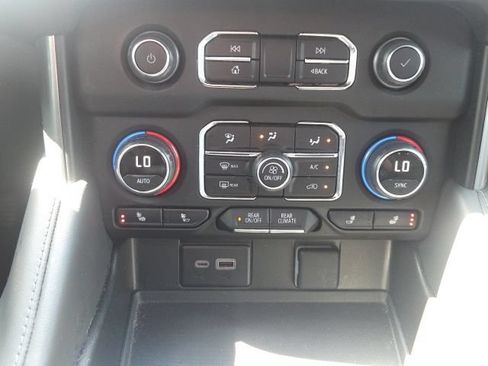 Used 2024 Chevrolet Tahoe Z71 w/ Luxury Package AWD/4WD image 34