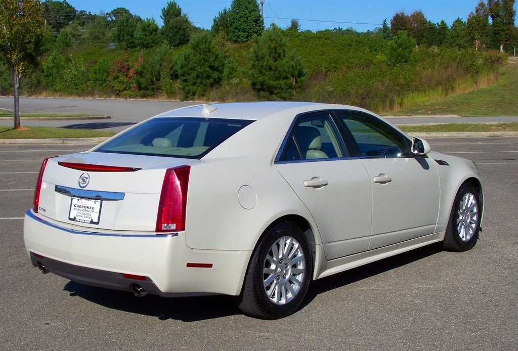 Used 2010 Cadillac CTS Luxury RWD image 2
