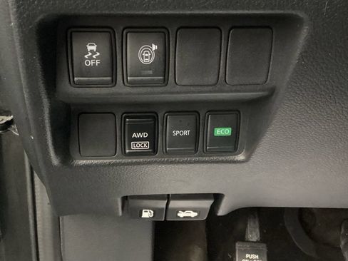 Used 2017 Nissan Rogue SV AWD/4WD image 21