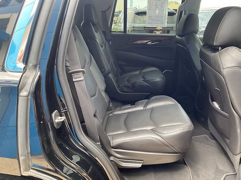 Used 2019 Cadillac Escalade Luxury AWD/4WD image 13
