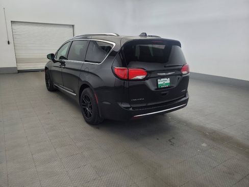 Used 2018 Chrysler Pacifica Limited FWD image 5